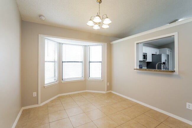 Photo - 1266 Bee St N