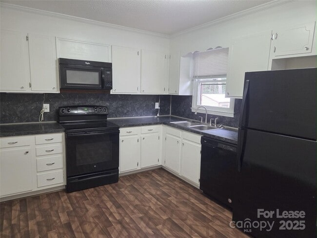 Photo - 411 Town St