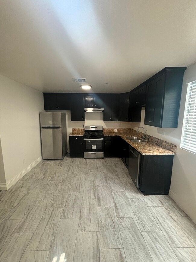 Photo - 1229 W Gage Ave