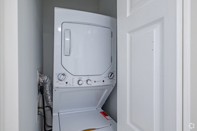 1BR, 1BA - 618SF - Laundry