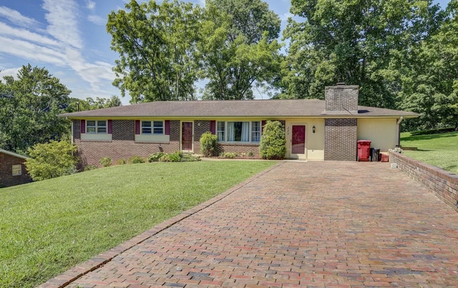 Photo - 223 Sequoyah Dr