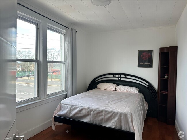 Building Photo - 77-2-77164 164th St Unit 2 floor Rental