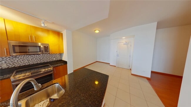 Building Photo - 200 W Sahara Ave Unit 1110 Rental