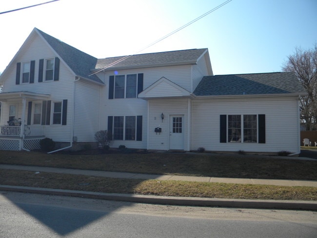 Building Photo - 10 Battery St Unit 3