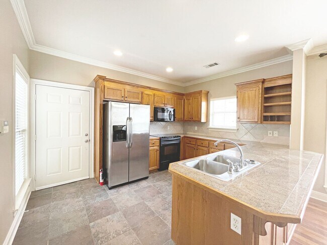 Building Photo - Beautiful 3 Bedroom Home in Springlake at Bluebonnet Highlands