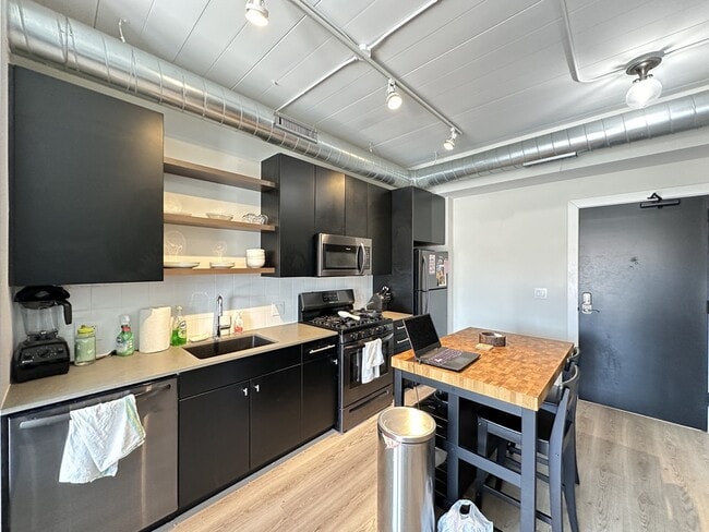 Photo - 941 W Belmont Ave Unit 306