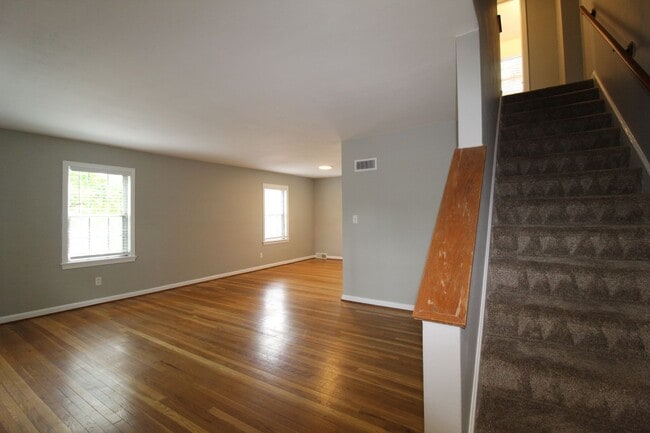 Photo - May FREE On This 2 Bedroom 1 Bath Duplex In The Waldo Area