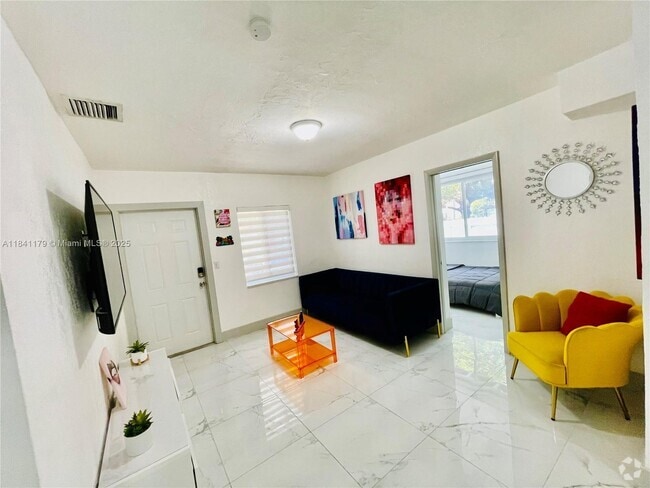 Building Photo - 737 NW 41st St Rental