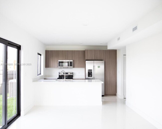 Photo - 238 NW 11th Ct