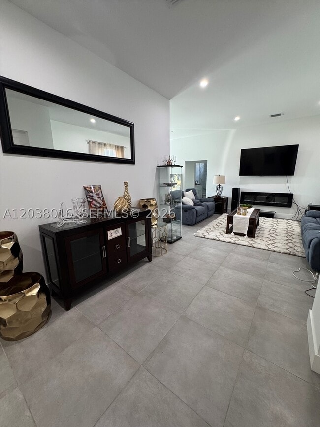 5012 Gunn Cir