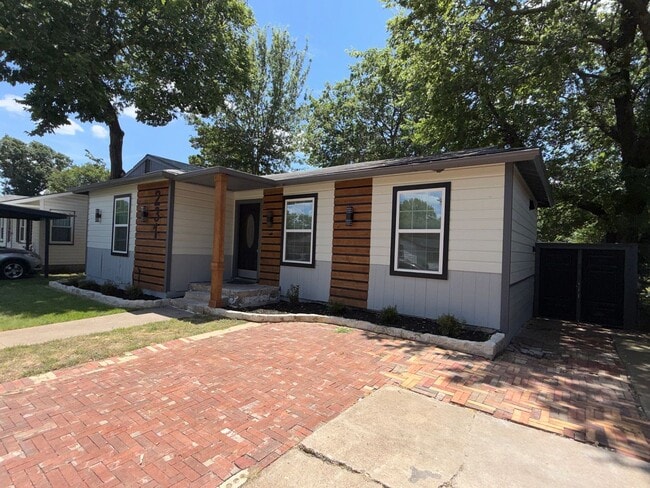 Photo - 231 Elm St