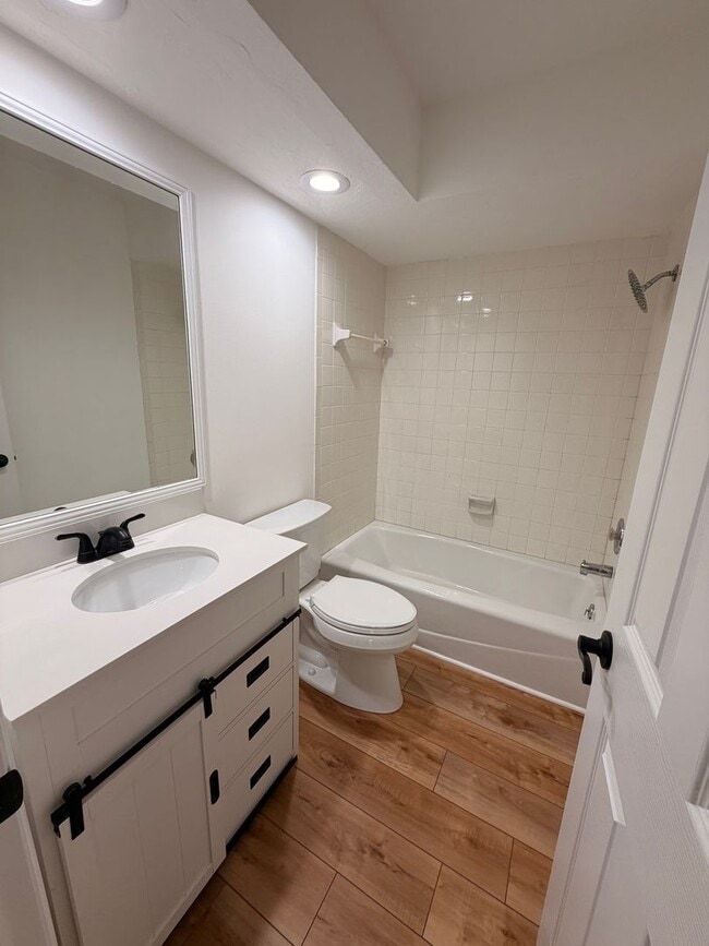 Photo - Highly sought after 2/2 in Gulf Gate