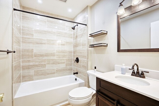 Photo - Beautiful Longmont Home with Modern Updates & Spacious Living. Available NOW!