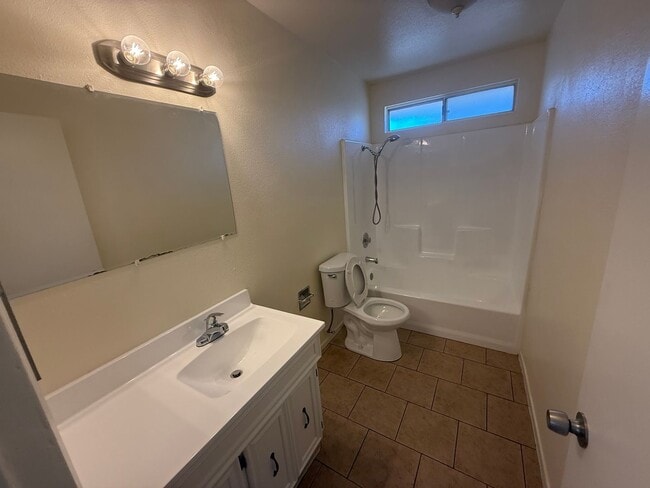 Photo - Hesperia Duplex-Spacious 2 Bedrooms, 1 Bat...