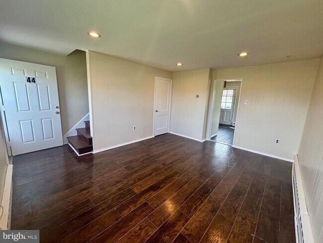 Photo - 44 W 3rd St