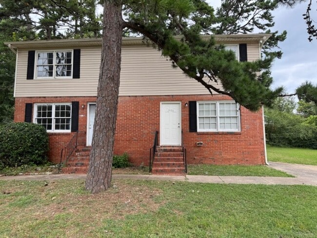 Building Photo - Newly Renovated!! Rental