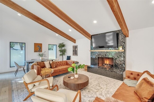 Photo - 2100 Apricot Glen Dr