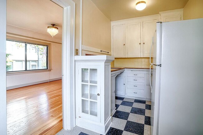 Photo - Gresham Apartments