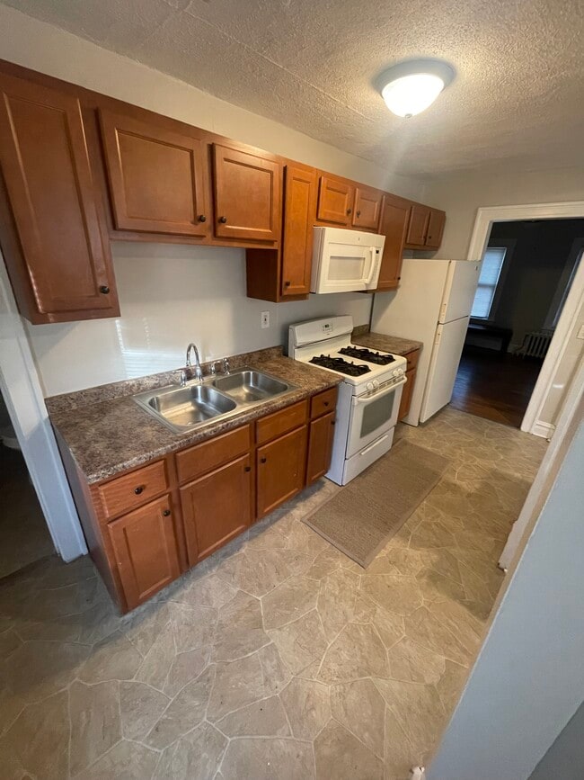 Building Photo - 2048 N Sheridan Rd Rental