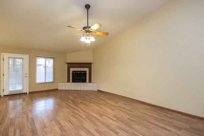 Photo - 8915 N Veridian Dr