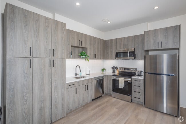 1BR, 1BA - 586SF - Kitchen