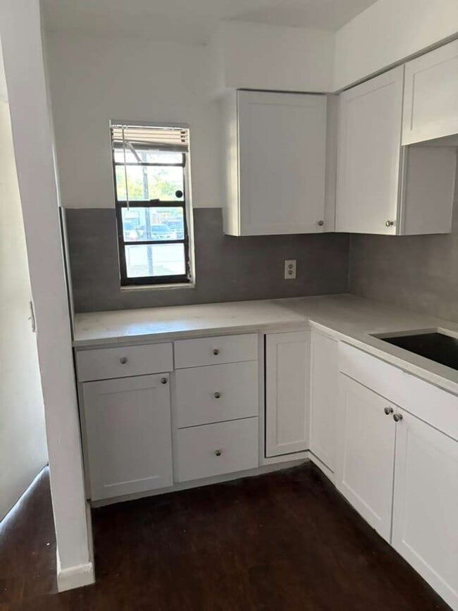 Photo - 1206 E 99th Ave Unidad B