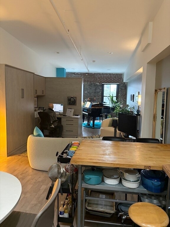 Photo - 70-72-72 Northampton St Unidad 302