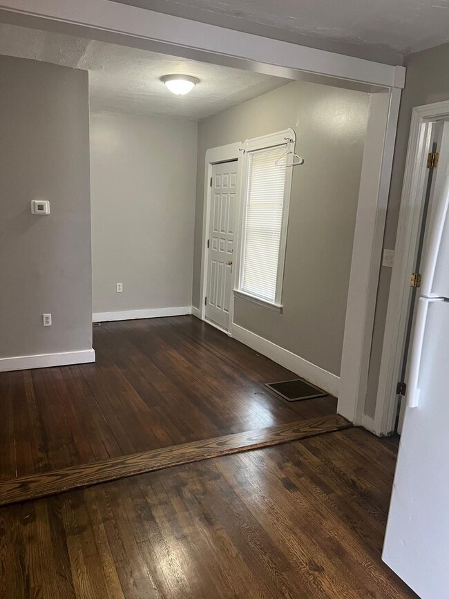 Building Photo - 14 Poplar Rd Unit 1R