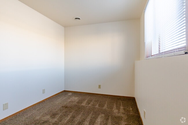 5BR, 2BA - First Bedroom - Barrington Plaza Realty