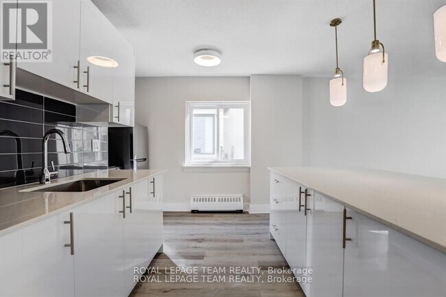 Photo - 325 Besserer St