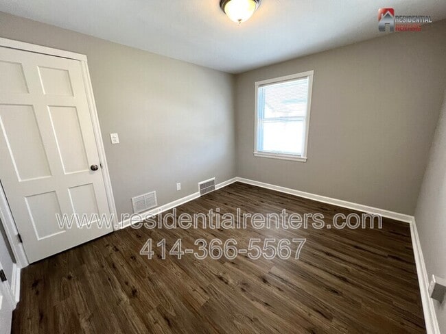 Photo - 2238 S 82nd St