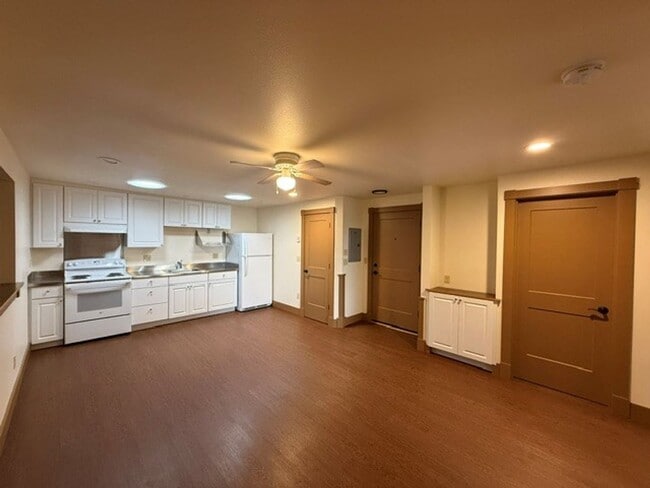 Photo - 9996 - Procurement Properties Unit 661 Virginia Ave, Apt. #10