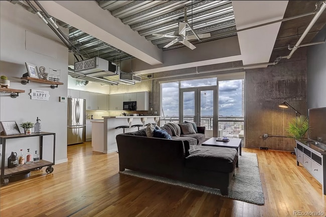 Photo - Beautiful and Spacious Loft-Style Condo 1 Bed/1.5 Bath Near Ballpark