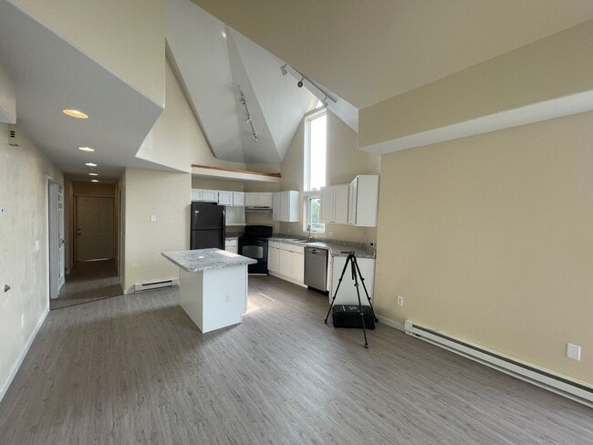 Photo - 416 N 15th Ave E