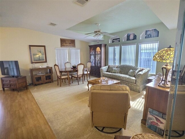 Photo - 136 Pindo Palm St W