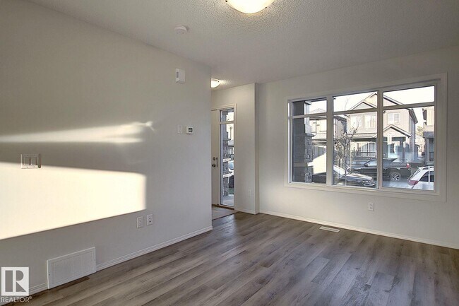 Photo - 1674 Graydon Hill Link SW