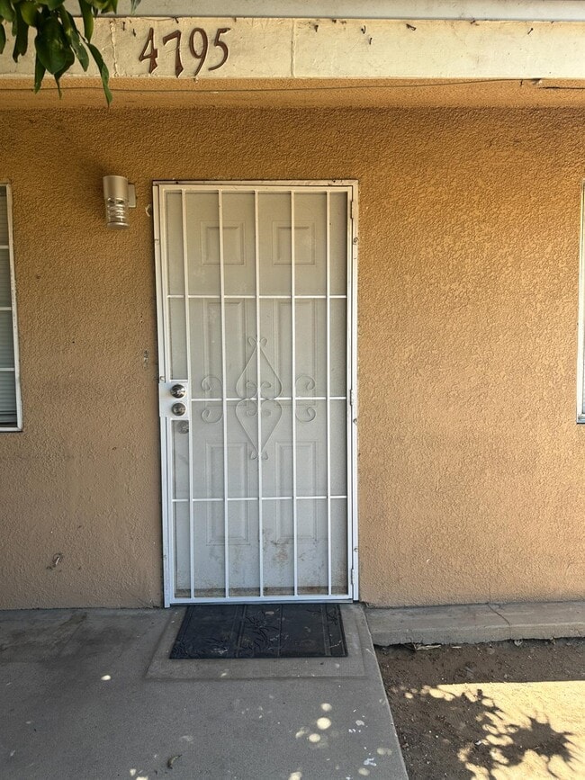 Building Photo - 4795 E Ashlan Ave Rental