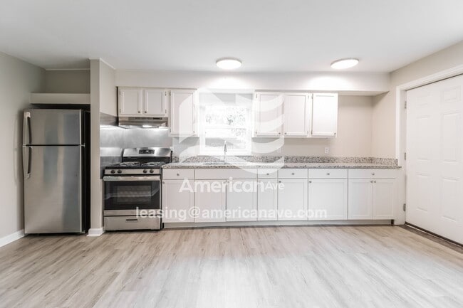 1216 W 41st St