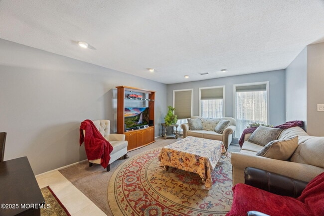 Photo - 335 Devon Pl