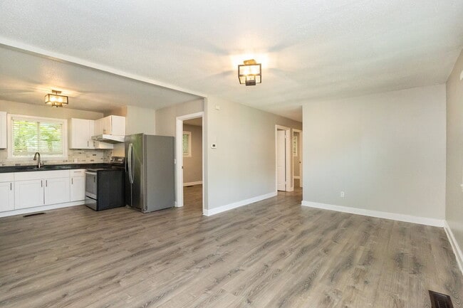 Photo - 1635 Dogwood Dr