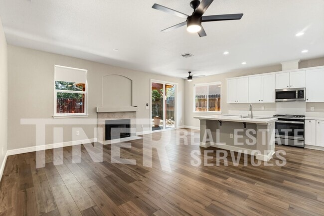 516 Costa Ln