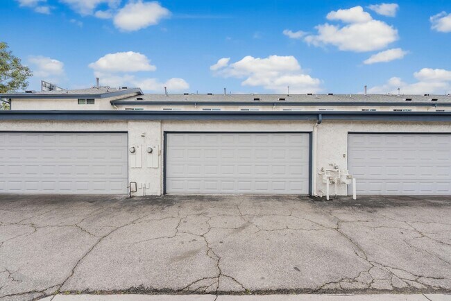 Photo - 19231 Sherman Way