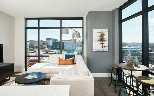 Building Photo - 601 Bond Rental