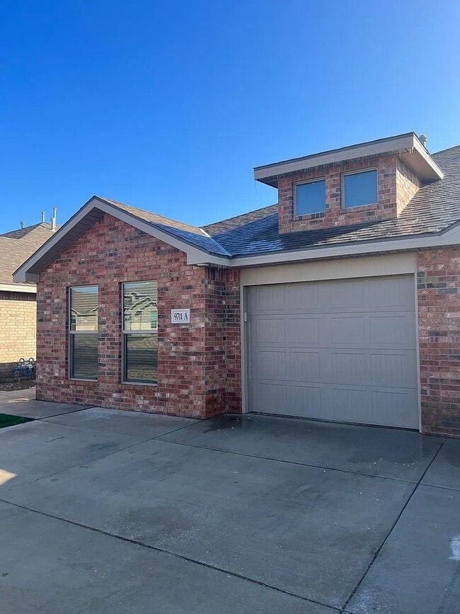 Building Photo - 9711 Saratoga Ave Unit Upland Heights - 9711 Saratoga Avenue  B