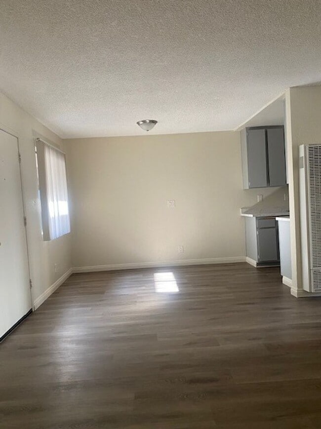 Photo - 15434 Rayen St