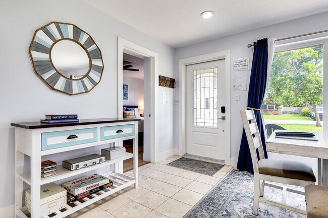 Photo - 242 SW 9th St