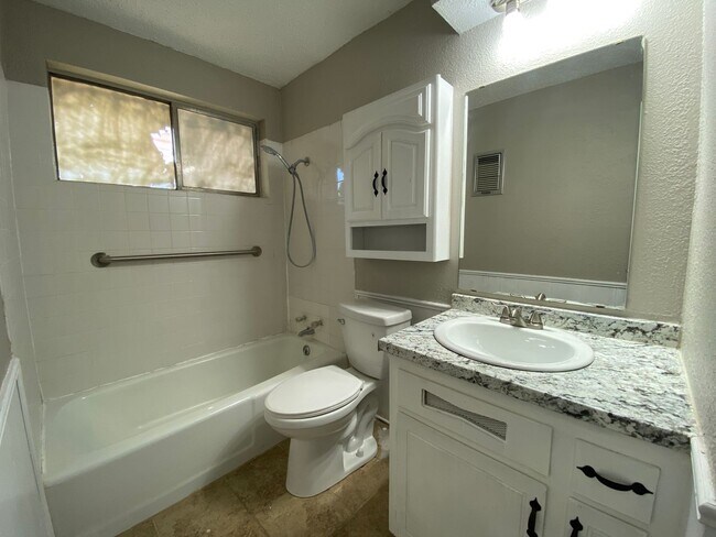 Photo - Charming 5 Bedroom House