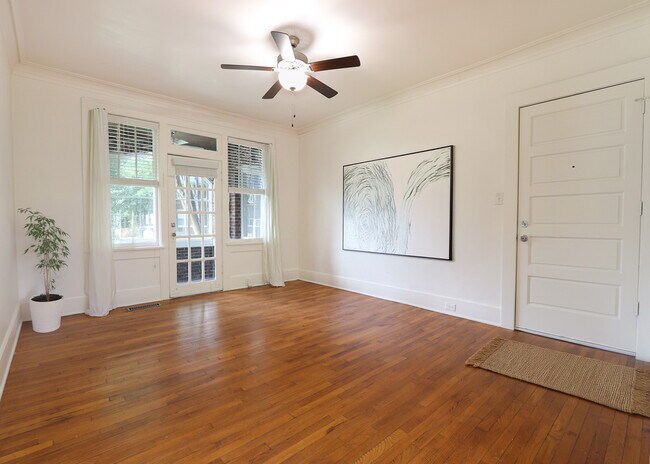 Family Room - Brinkleys Apartments