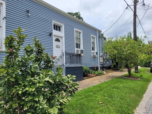 Building Photo - 3501 Annunciation St Unit 1 Rental