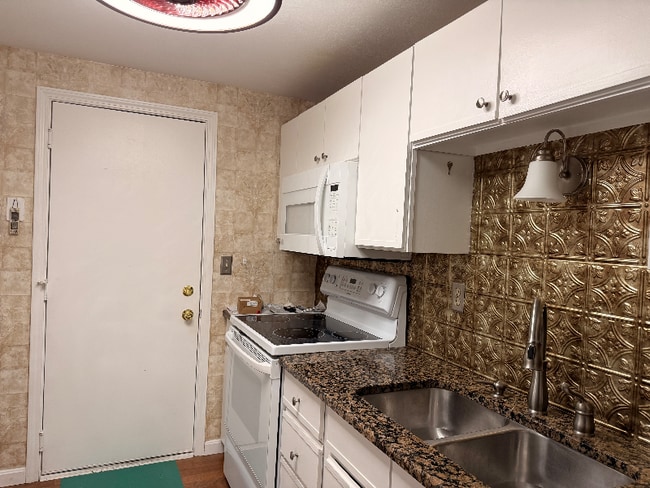 Photo - 8230 Beehive Cir